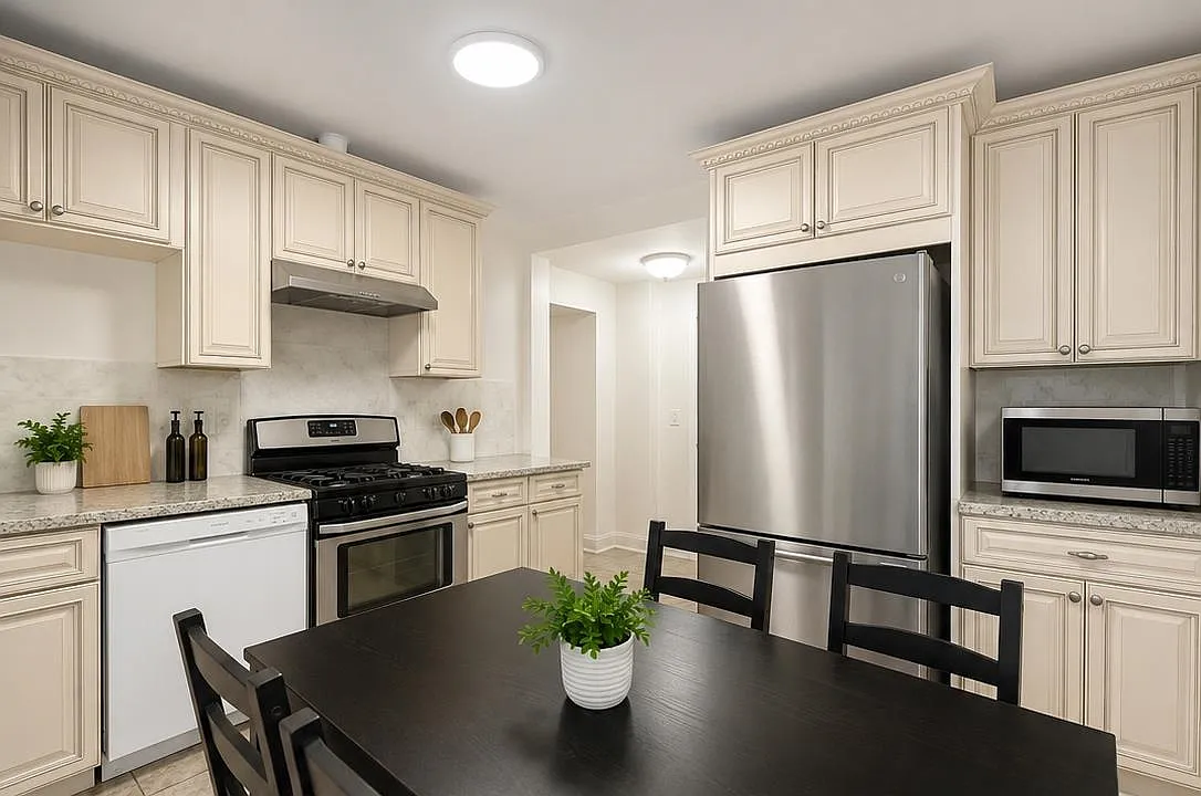 3 bed, 1.5 bath, $3,050 — Photo 3