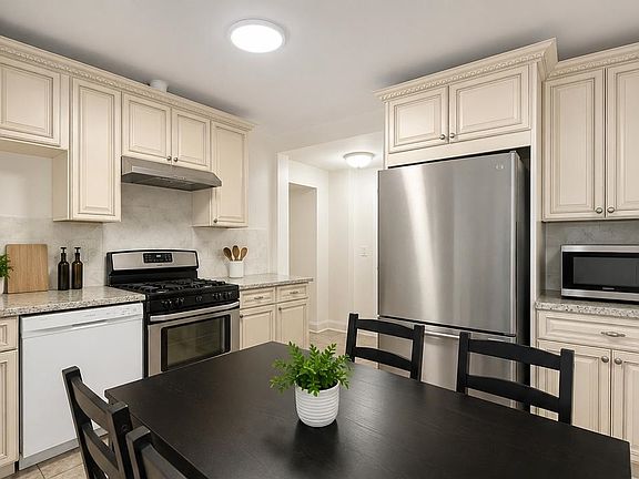 3rd image of 73 Sanford Pl #2