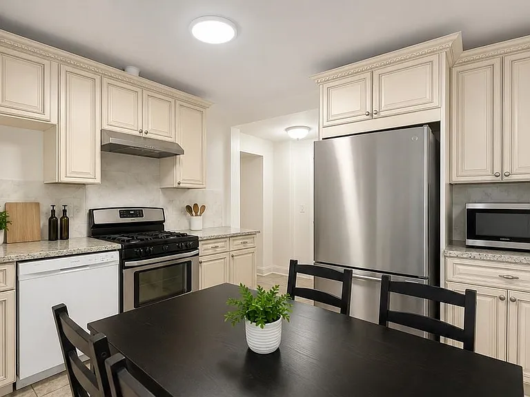 73 Sanford Pl #2 — Photo 3