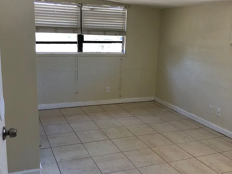 1859 Lauderdale Manor Dr — Photo 11