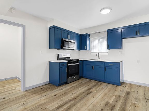 5th image of 112 E Buckthorn St APT 8