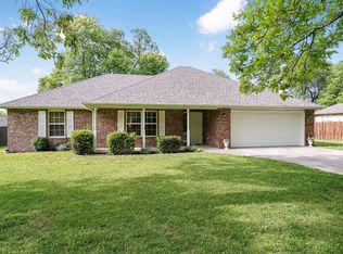 729 Cohick St, Mount Vernon, MO 65712