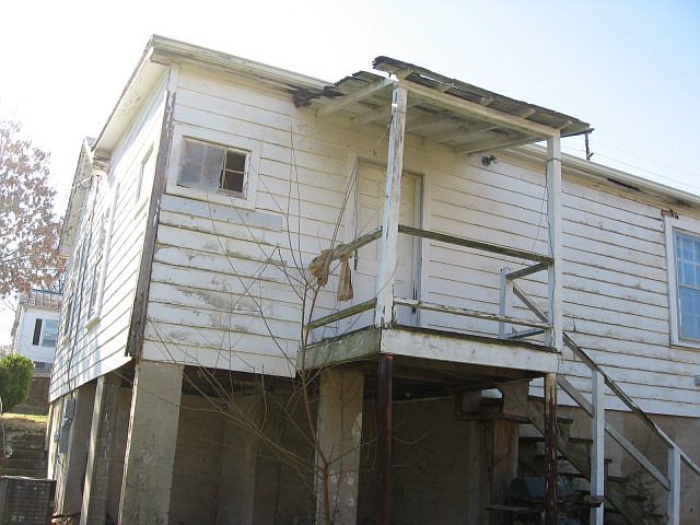 2nd image of 728 Hughes St