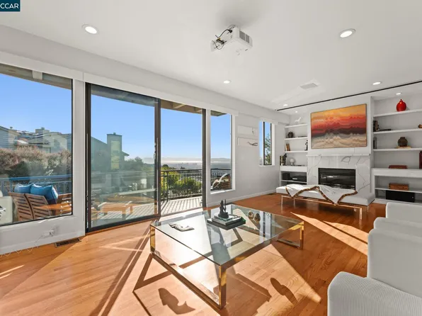 5 Schooner Hl, Oakland, CA 94618