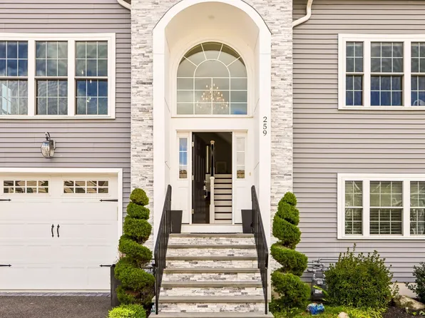259 Oakwood Ave, Revere, MA 02151