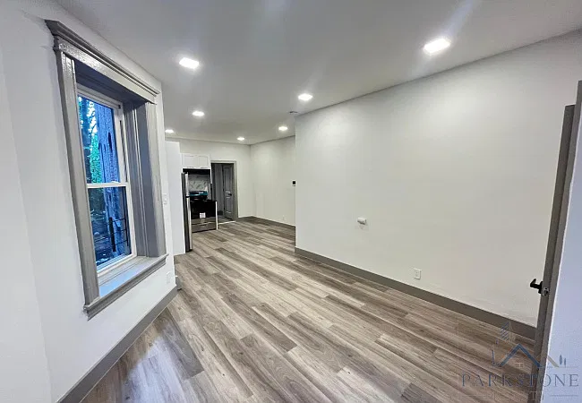 2 bed, 800 sqft, $2,200 — Photo 1