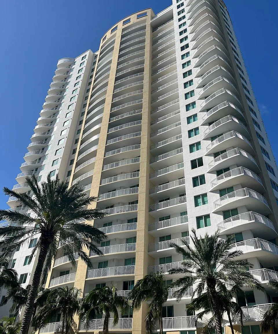 2 bed, 1052 sqft, $2,690 — Photo 1