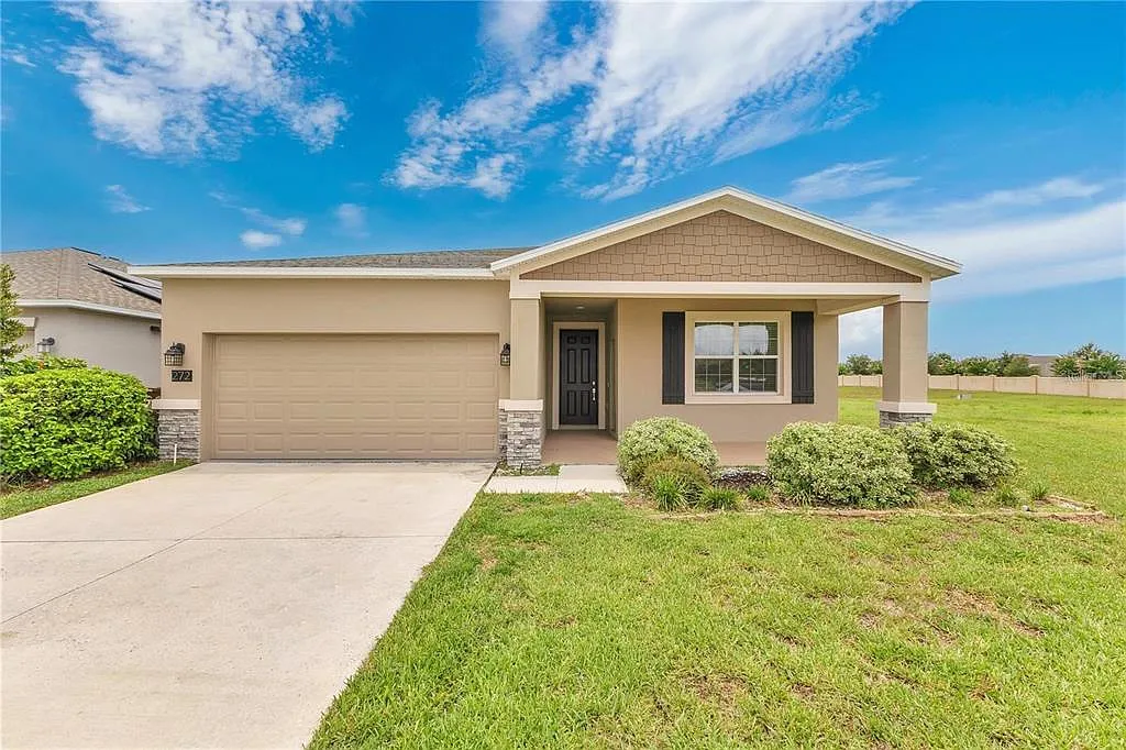 3 bed, 2.0 bath, 2080 sqft, $2,200 — Photo 1