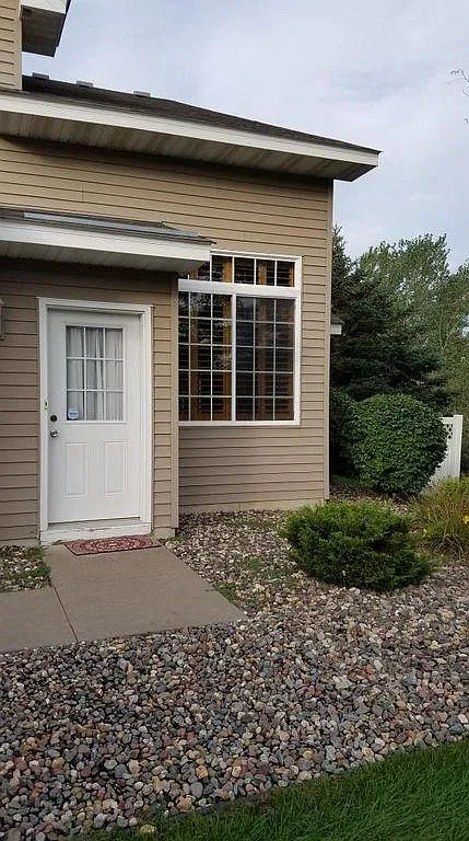 3 bed, 1463 sqft, $2,000 — Photo 3