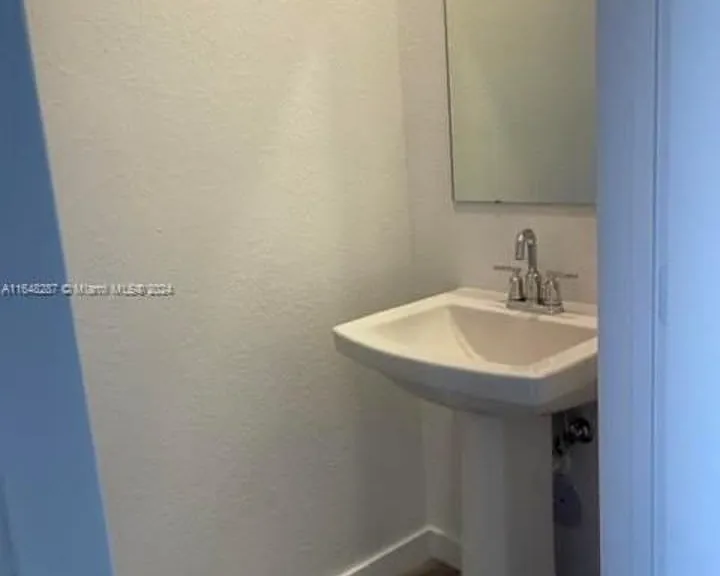 1092 SE 23rd Ave #3 — Photo 14