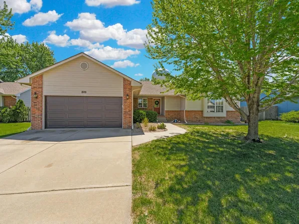 809 Country Ln, Newton, KS 67114