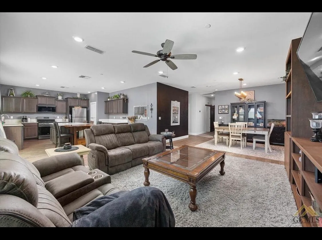 9639 Silver Falls Ln — Photo 4