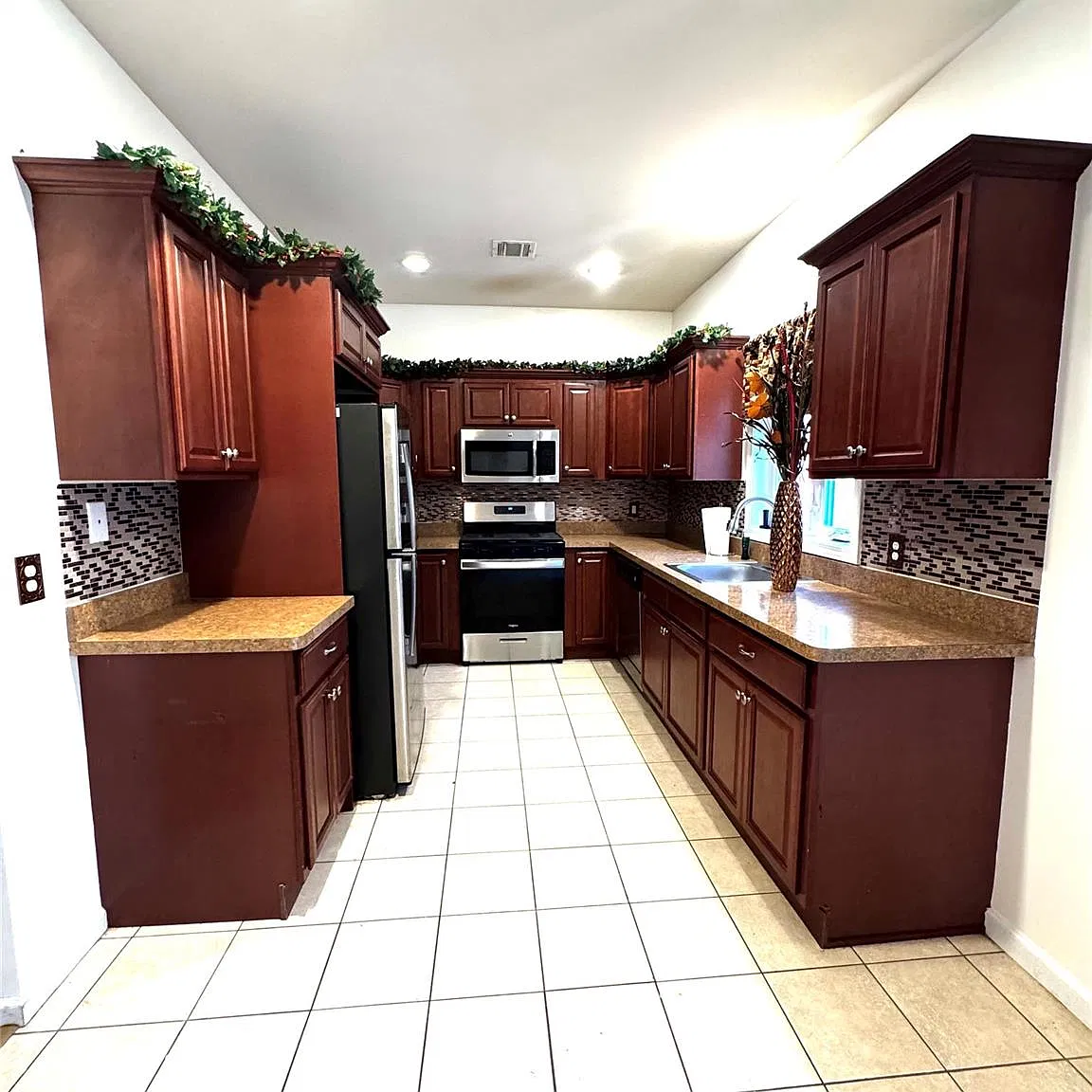 3 bed, 3.5 bath, 1750 sqft, $3,850 — Photo 4