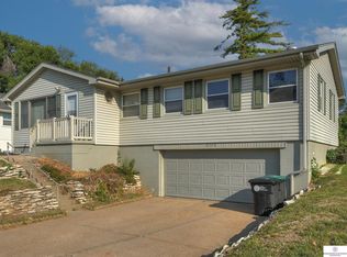 6130 Whitmore St, Omaha, NE 68152