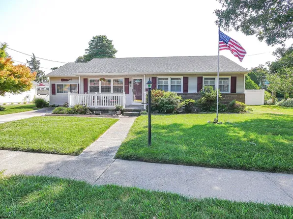 12 Village Dr, Somers Point, NJ 08244