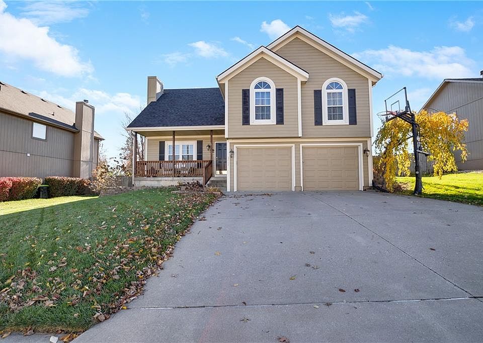 1st image of 5213 NE Holiday Dr