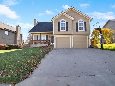 5213 NE Holiday Dr, Lees Summit, MO, 64064