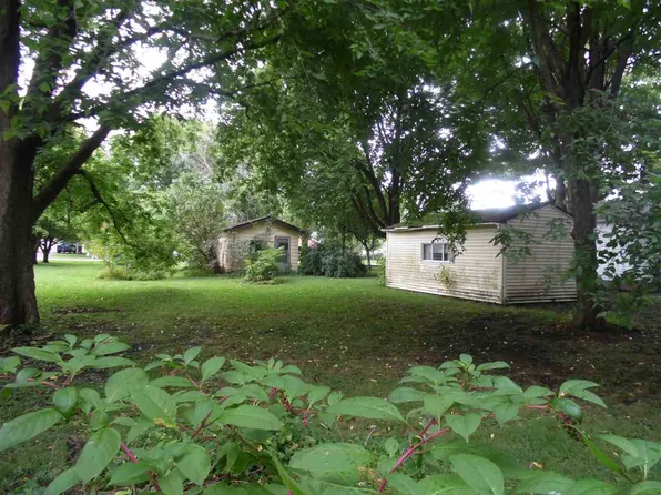 309 S School Ave, Minier, IL 61759