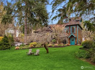 8251 NE Beck Rd, Bainbridge Island, WA 98110