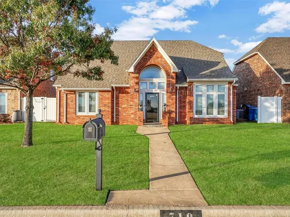 719 E 11th St, Cordell, OK 73632