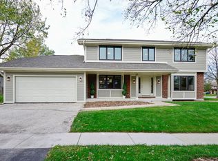 5734 Buck Ct, Westmont, IL