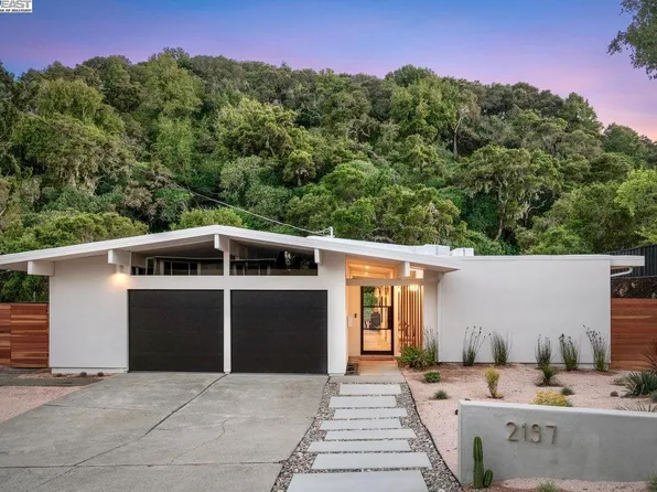 2197 Bunker Hill Dr, San Mateo, CA 94402