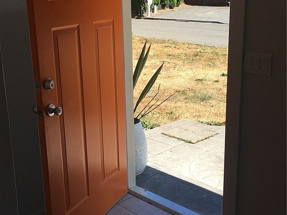 4th image of 13030 48th Ave NE