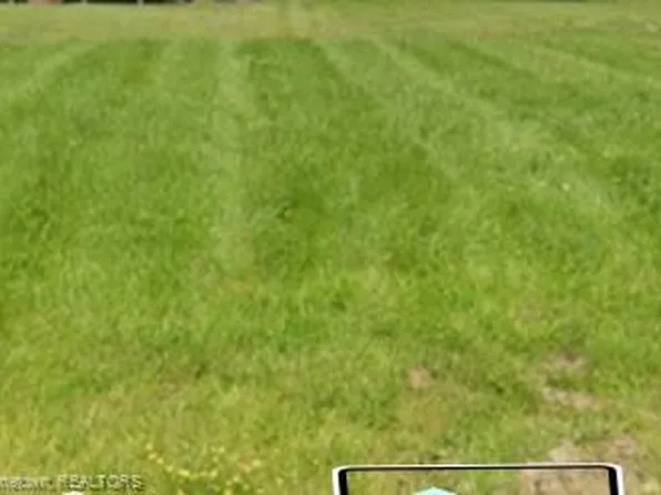 2000 Player Cir, Westland, MI 48186