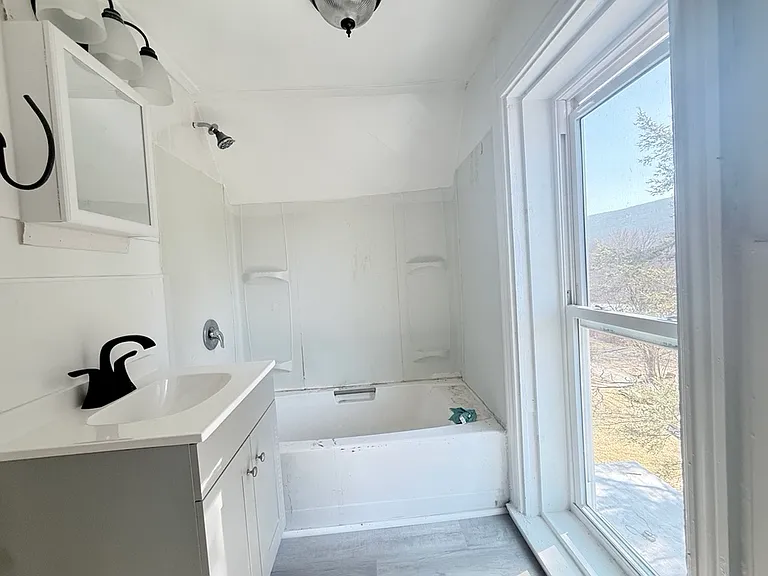 100 E Market St #1 — Photo 9