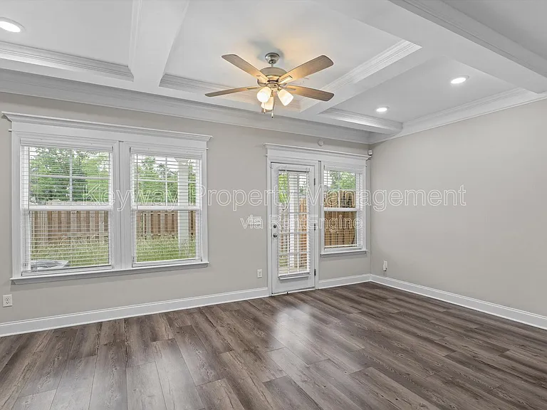1043 Linsmore Ave — Photo 8