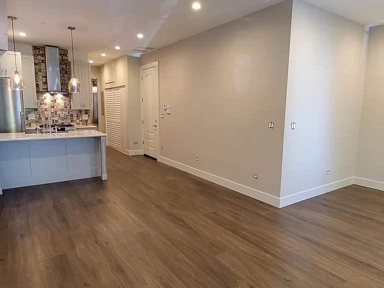 1912 N Whipple St #2F — Photo 8