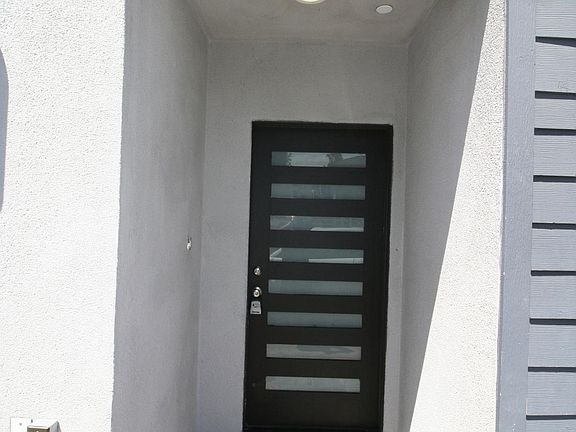 2nd image of 5311 N Riverton Ave #5311