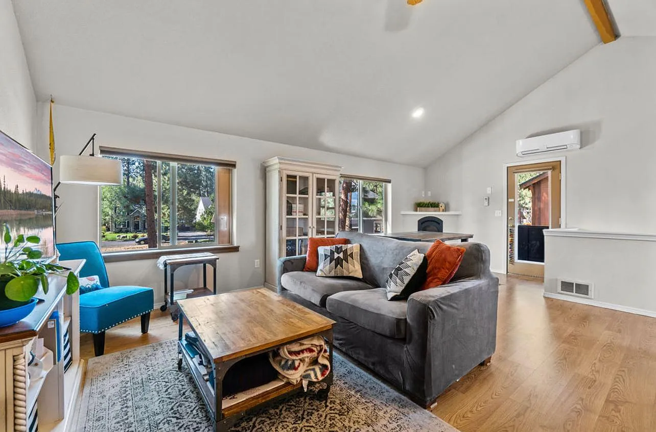 1 bed, 792 sqft, $1,950 — Photo 1