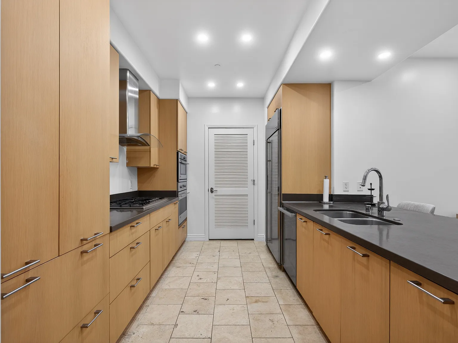 2 bed, 2.5 bath, 1335 sqft, $5,895 — Photo 4