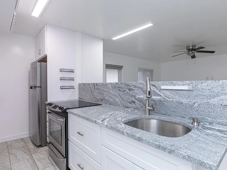 5918 Pierce St — Photo 4