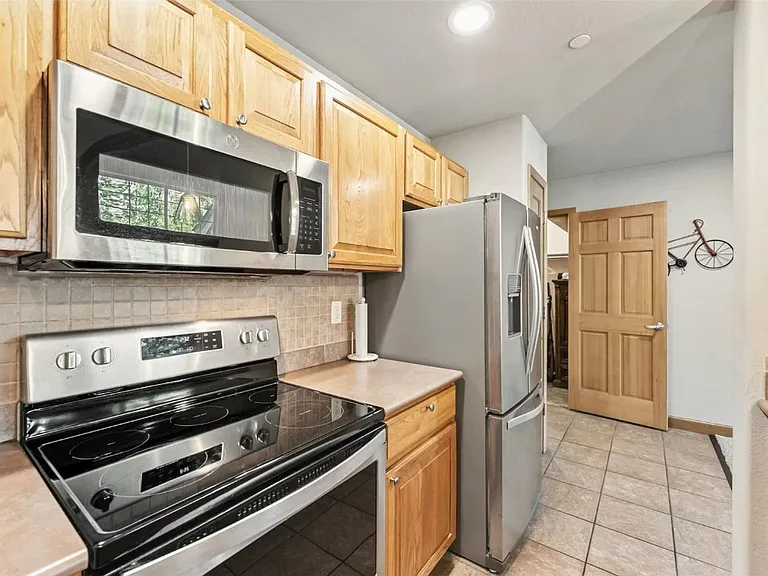 720 Lakepoint Dr — Photo 10