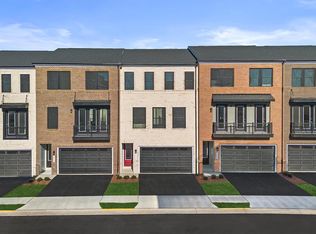 1 Aviation Pl #24-F2, Herndon, VA 20171