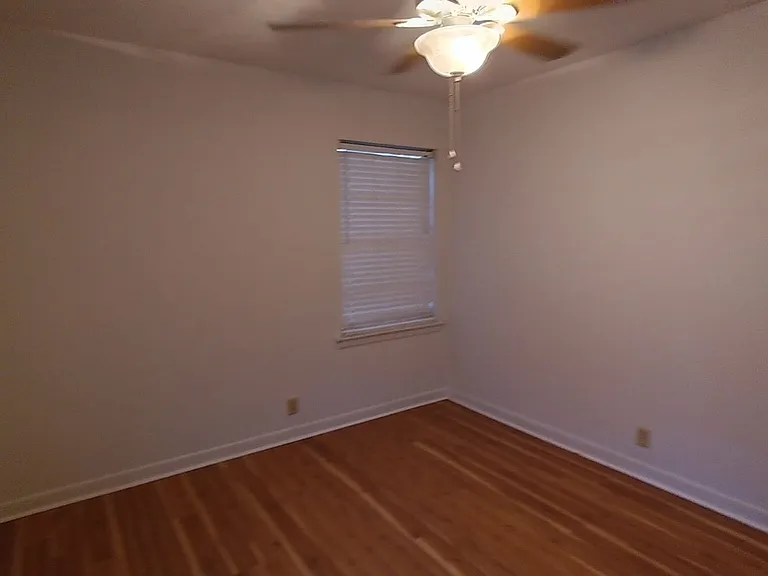 1402 Hillcrest Dr — Photo 8
