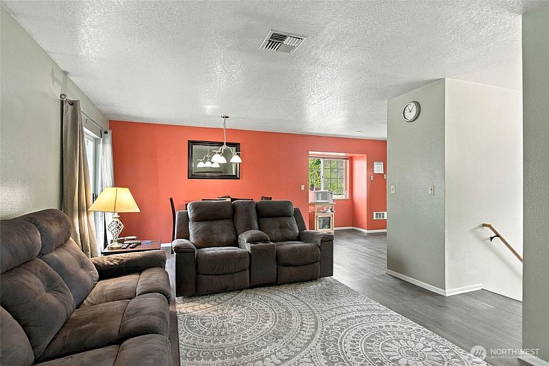 4th image of 529 Ash Street N