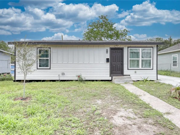 1445 Buenos Aires St, Corpus Christi, TX 78417
