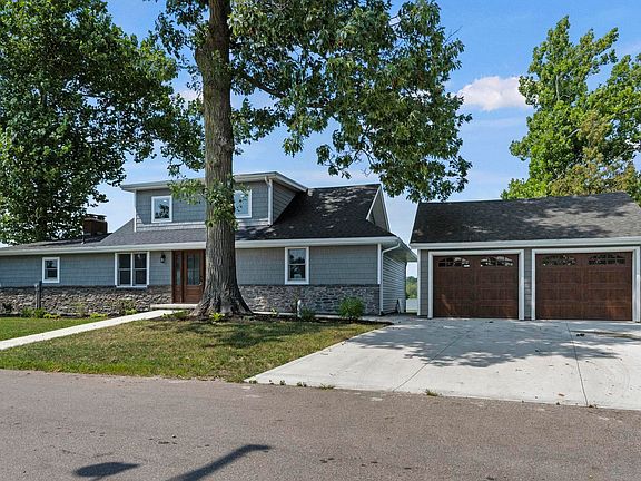 2nd image of 3219 E Colony Ave