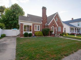 309 3rd St, Carmi, IL 62821