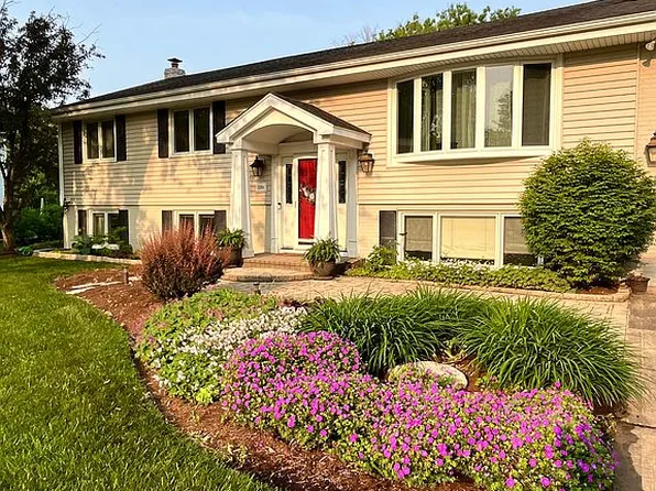 5264 Pennywood Dr, Lisle, IL 60532