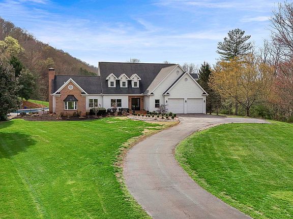 3rd image of 2740 McCammon Rd