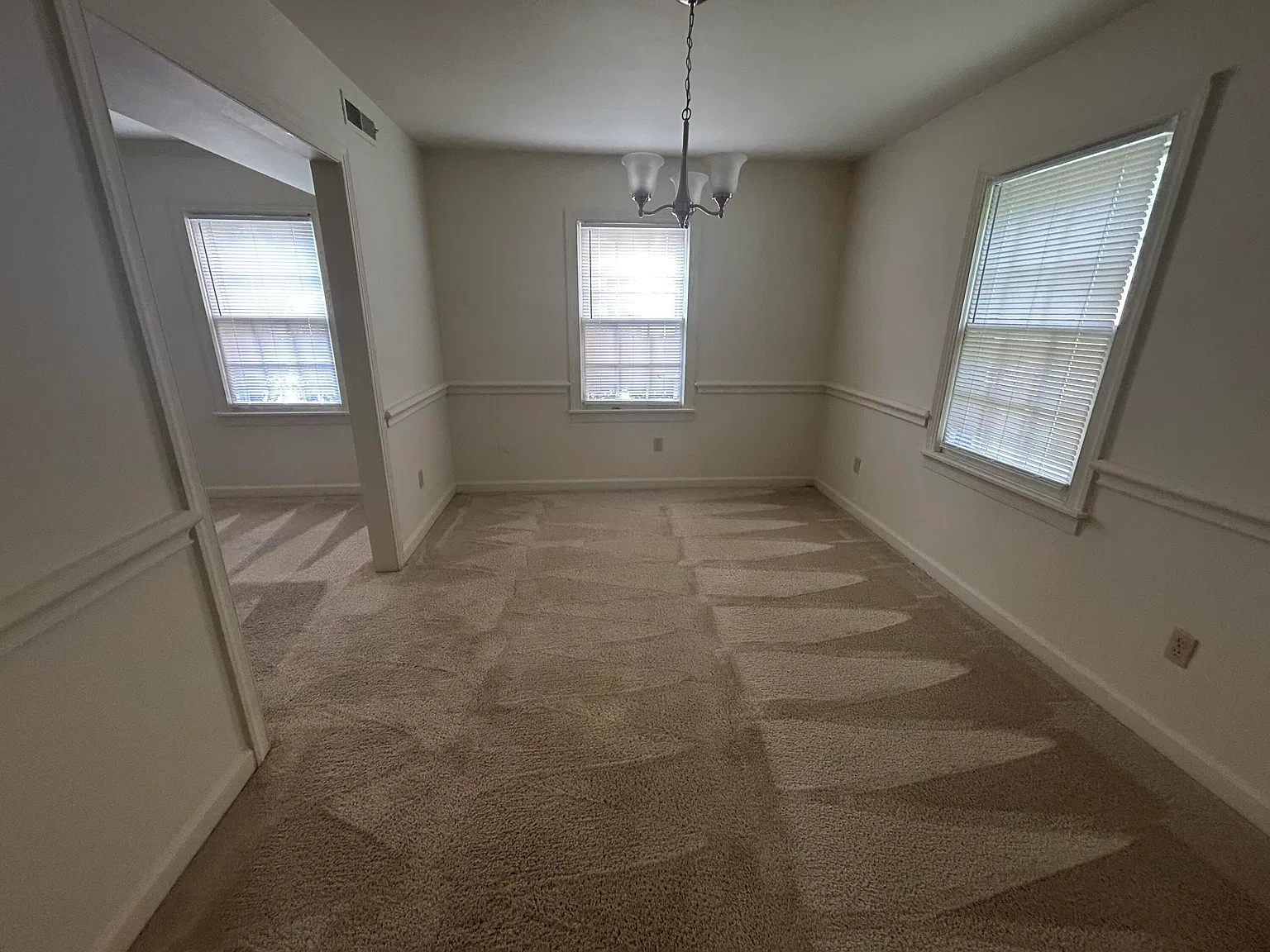 3 bed, 2.0 bath, 1300 sqft, $1,300 — Photo 2
