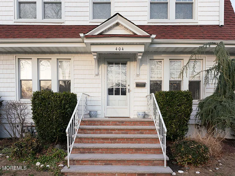 404 Monmouth Ave — Photo 3