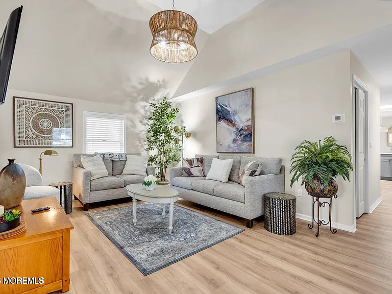 520 Brighton Ave — Photo 5
