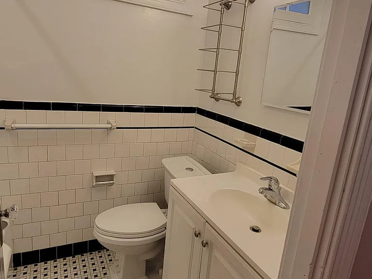 2900 8th St NE #4 — Photo 10