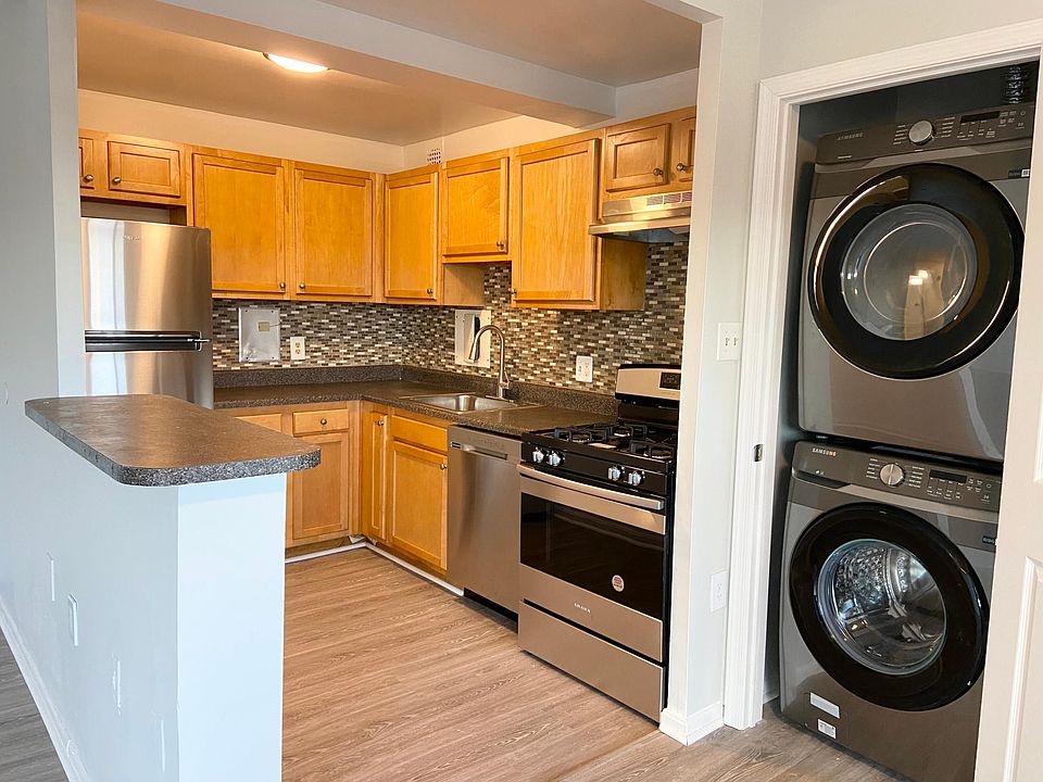 Kitchen With Washer & Dryer