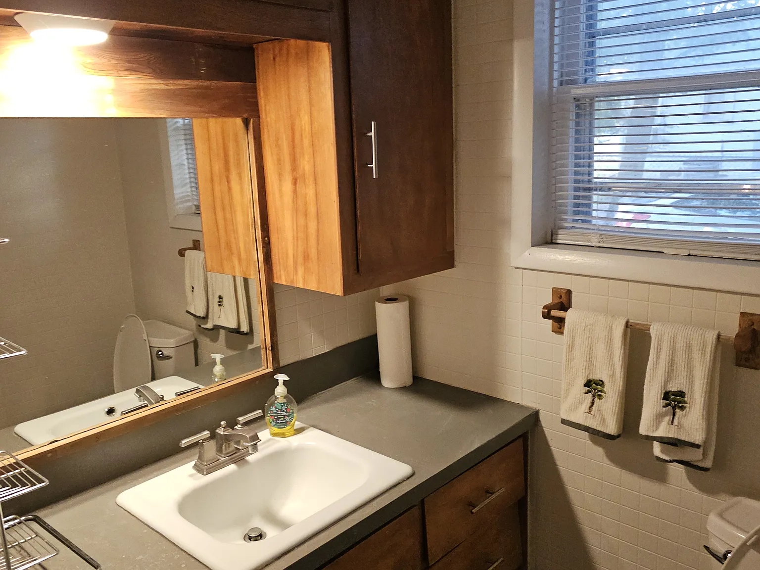 703 E Apache Pl — Photo 3